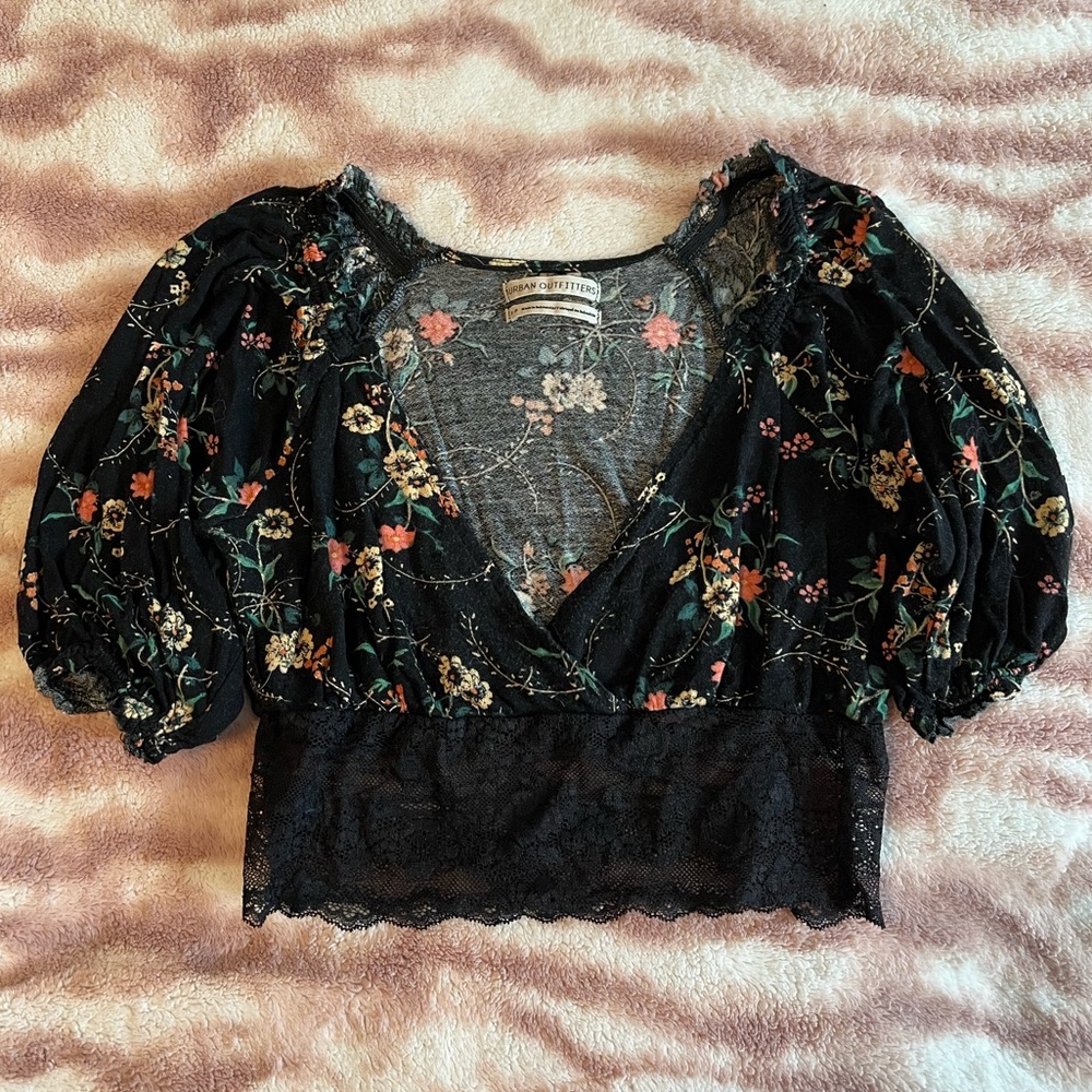 UO Puff Sleeve Laced Crop Blouse